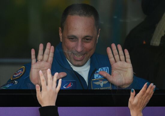 Подготовка к старту ТПК "Союз МС-19" со съемочной группой фильма "Вызов"