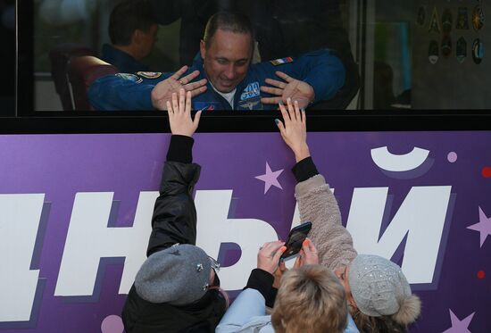 Подготовка к старту ТПК "Союз МС-19" со съемочной группой фильма "Вызов"