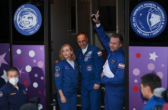 Подготовка к старту ТПК "Союз МС-19" со съемочной группой фильма "Вызов"