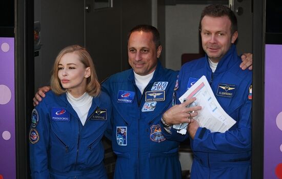 Подготовка к старту ТПК "Союз МС-19" со съемочной группой фильма "Вызов"