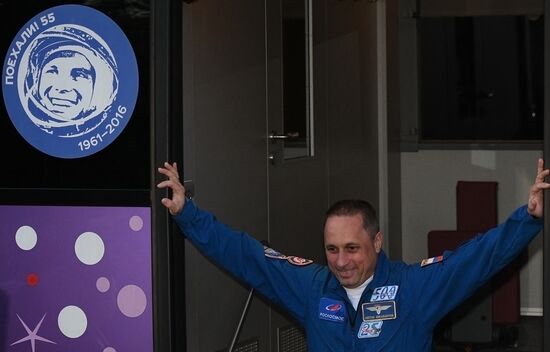 Подготовка к старту ТПК "Союз МС-19" со съемочной группой фильма "Вызов"