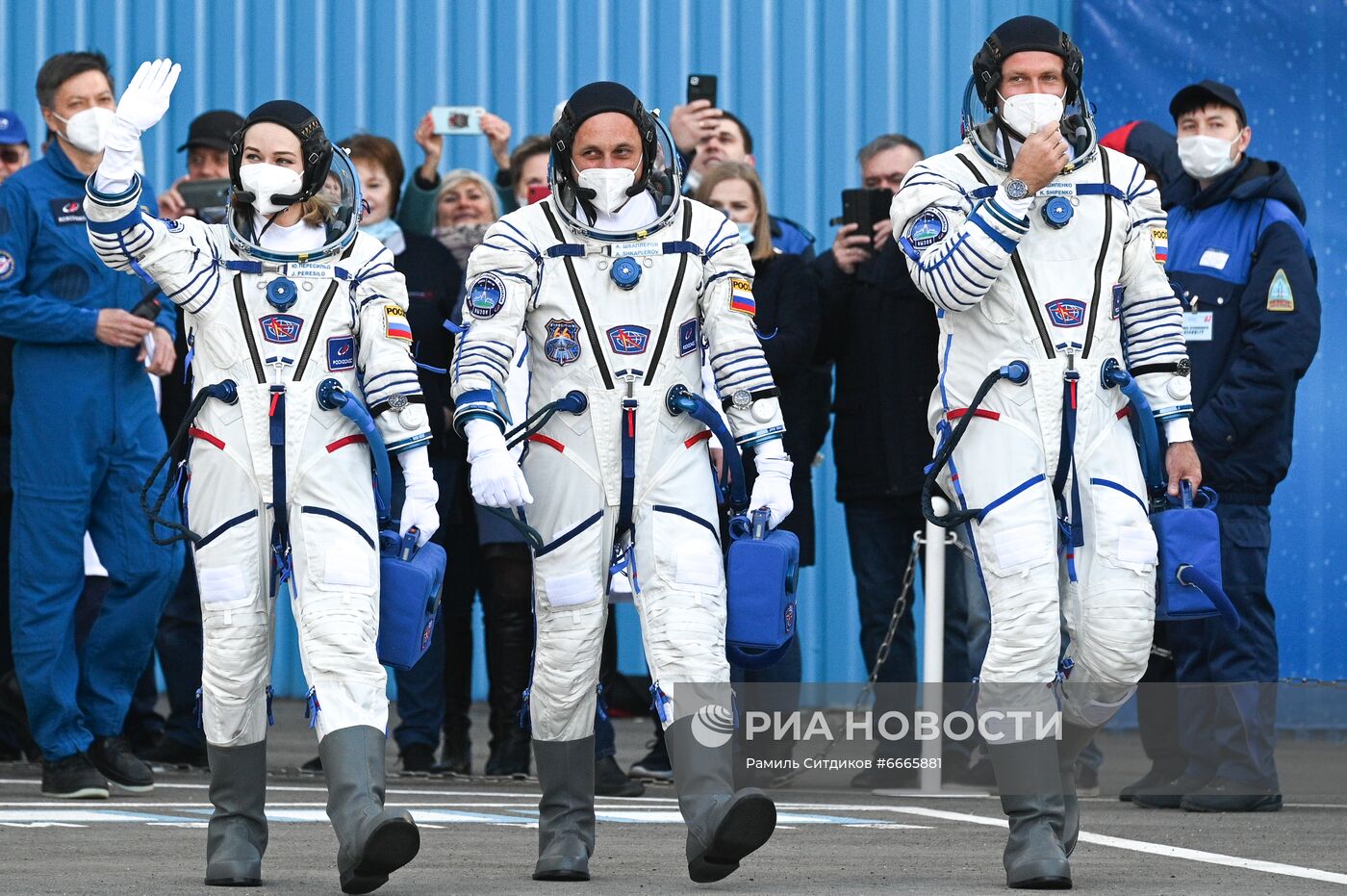 Подготовка к старту ТПК "Союз МС-19" со съемочной группой фильма "Вызов"