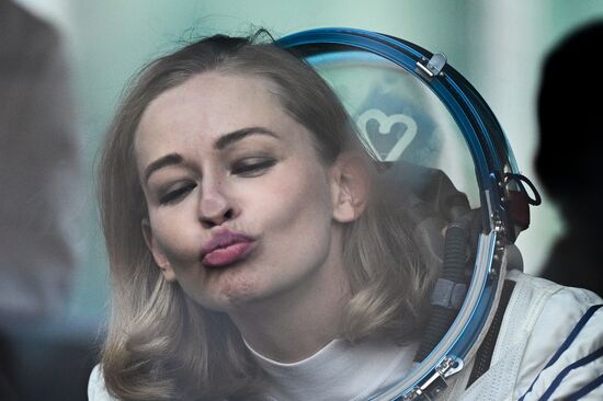 Подготовка к старту ТПК "Союз МС-19" со съемочной группой фильма "Вызов"