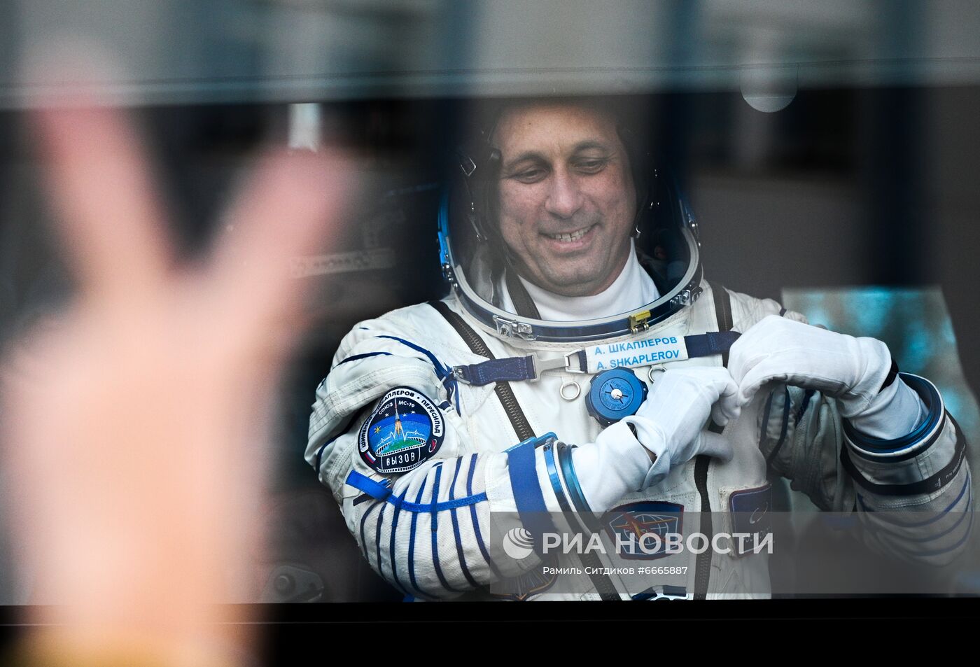 Подготовка к старту ТПК "Союз МС-19" со съемочной группой фильма "Вызов"