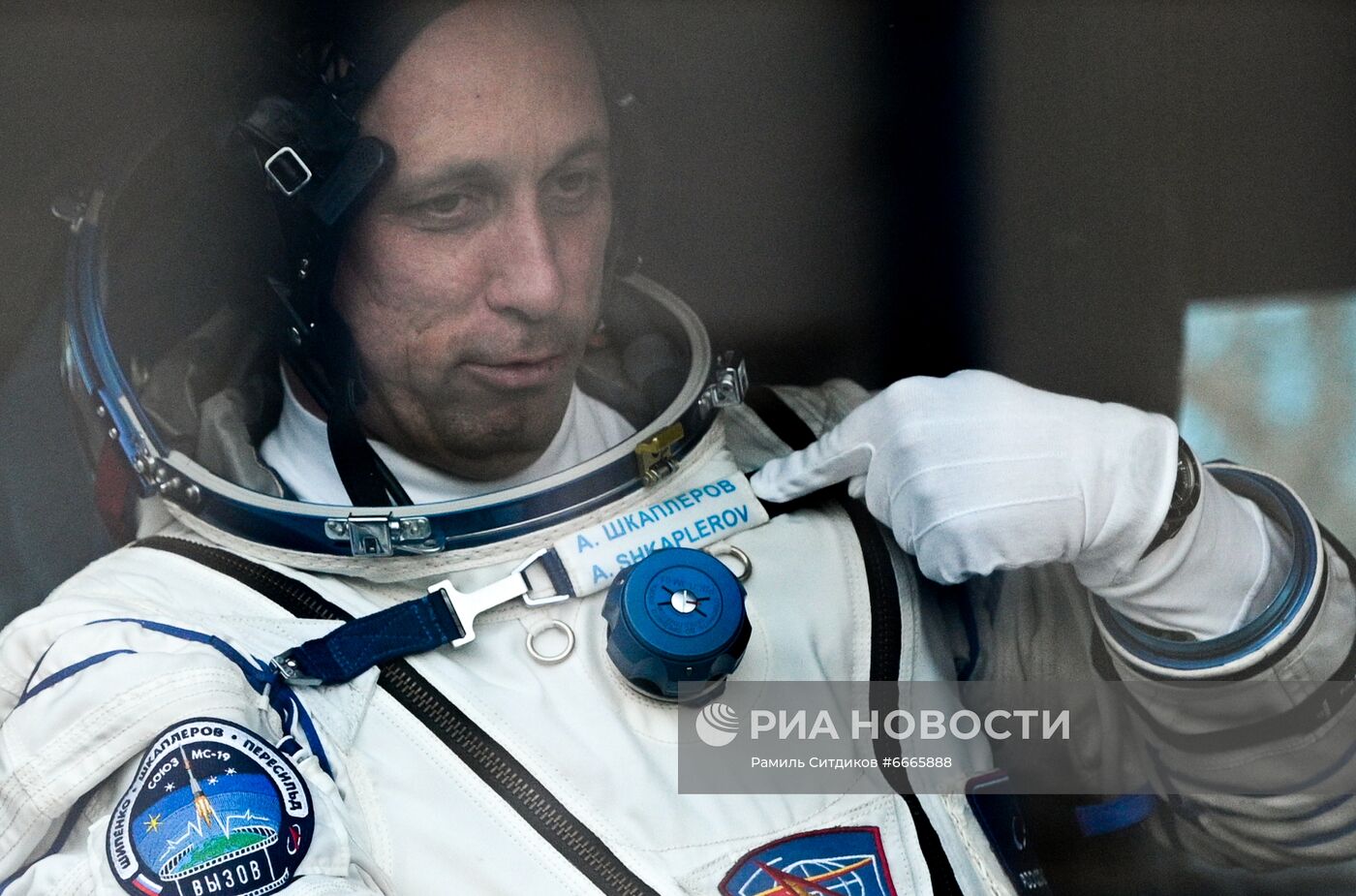 Подготовка к старту ТПК "Союз МС-19" со съемочной группой фильма "Вызов"