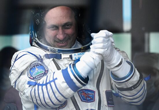 Подготовка к старту ТПК "Союз МС-19" со съемочной группой фильма "Вызов"