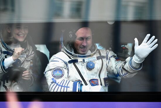 Подготовка к старту ТПК "Союз МС-19" со съемочной группой фильма "Вызов"