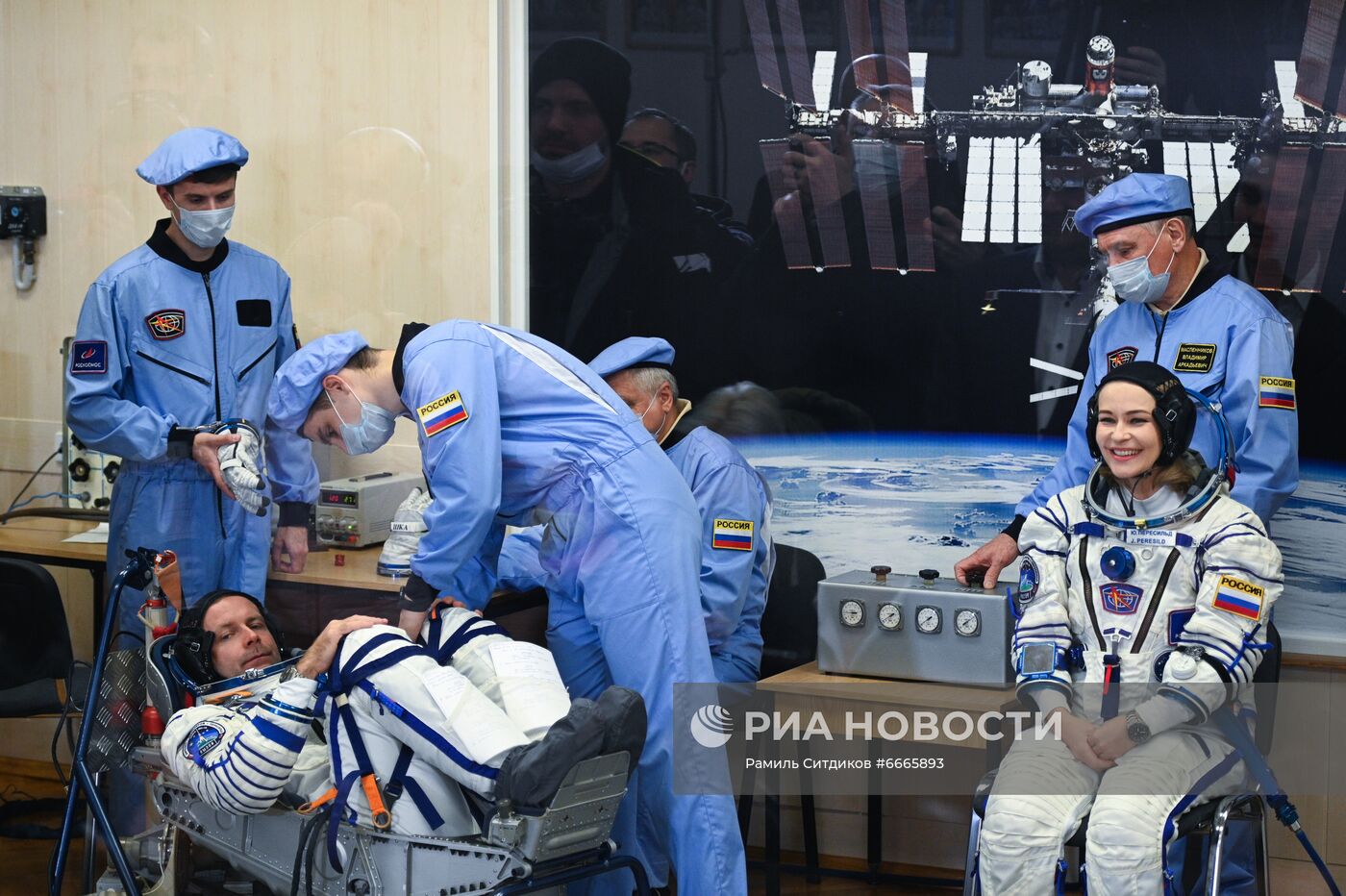 Подготовка к старту ТПК "Союз МС-19" со съемочной группой фильма "Вызов"