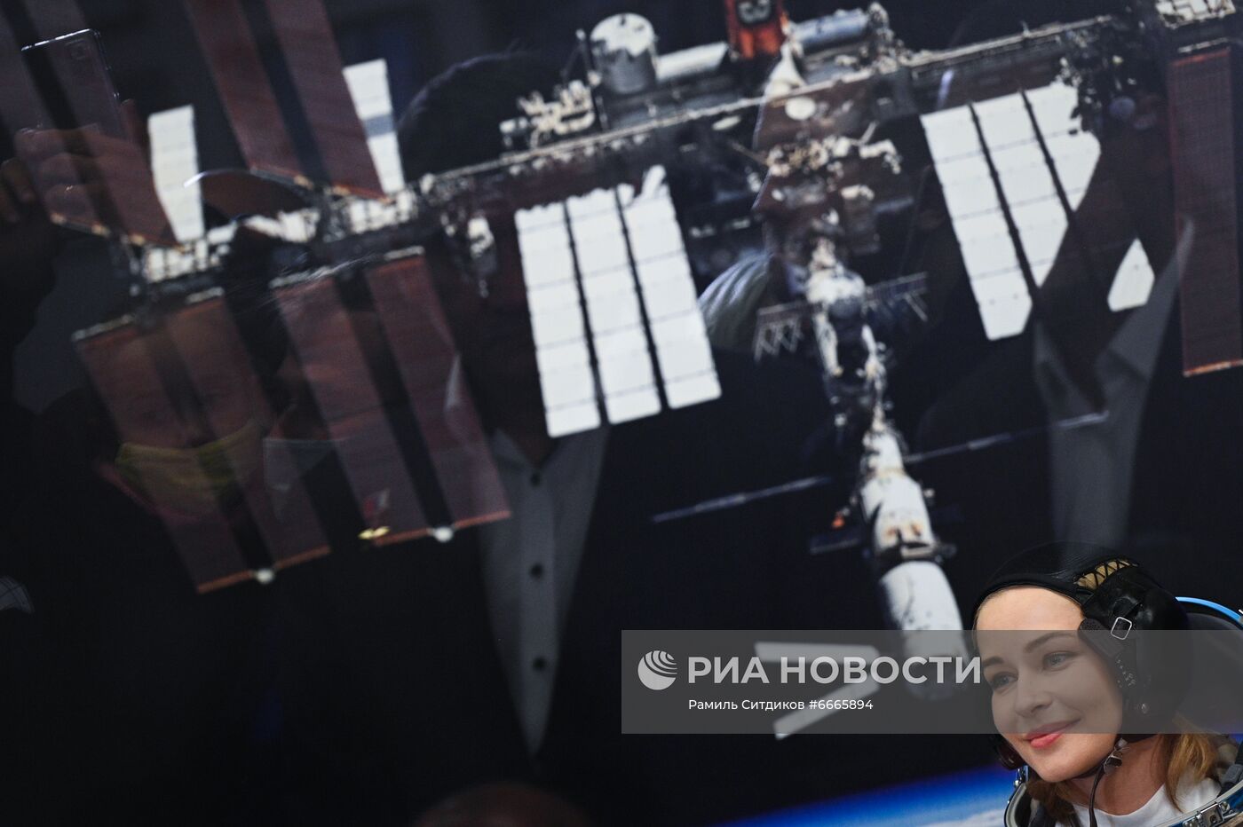 Подготовка к старту ТПК "Союз МС-19" со съемочной группой фильма "Вызов"