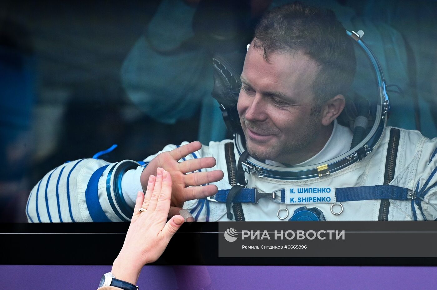 Подготовка к старту ТПК "Союз МС-19" со съемочной группой фильма "Вызов"