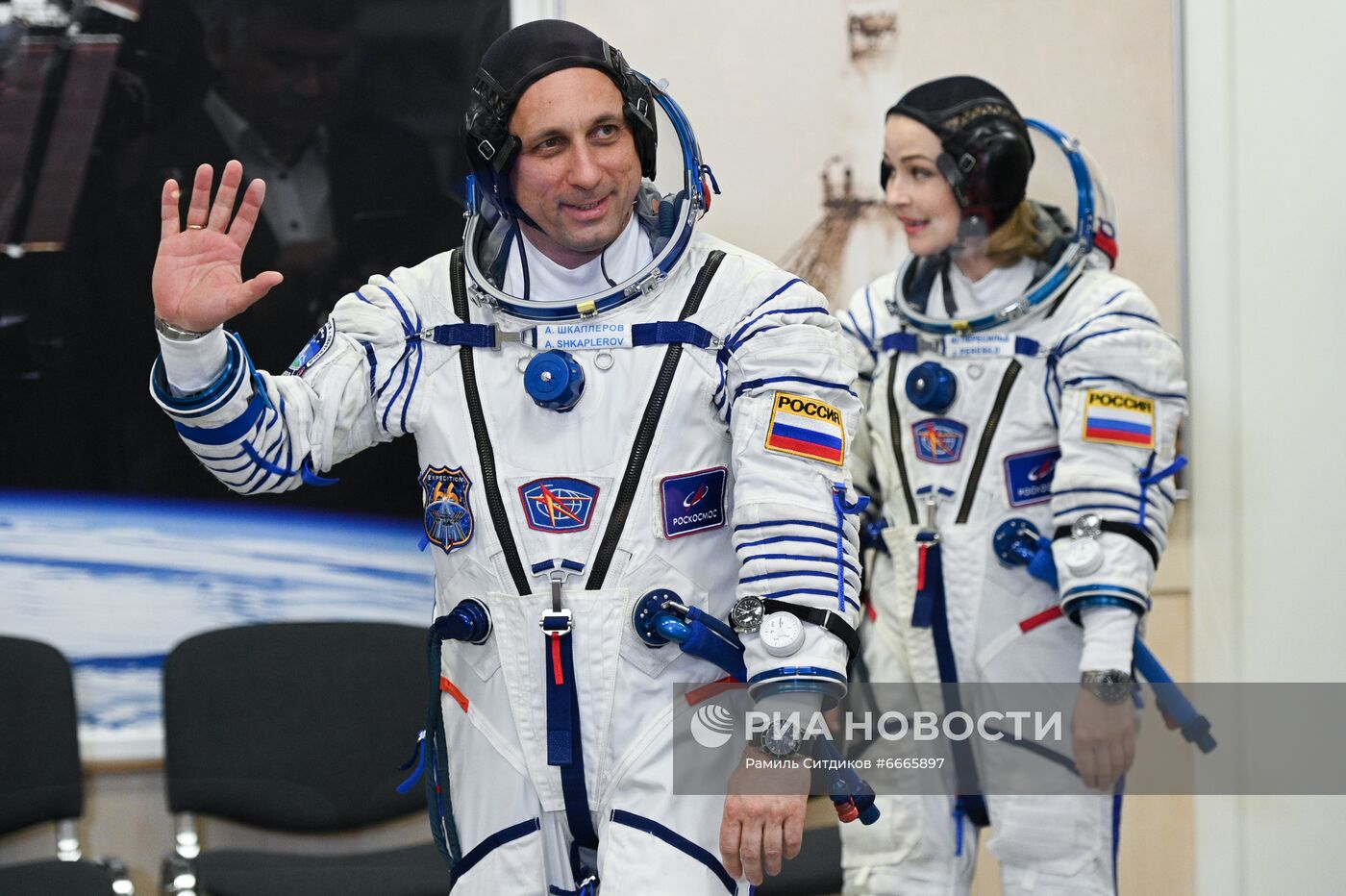 Подготовка к старту ТПК "Союз МС-19" со съемочной группой фильма "Вызов"