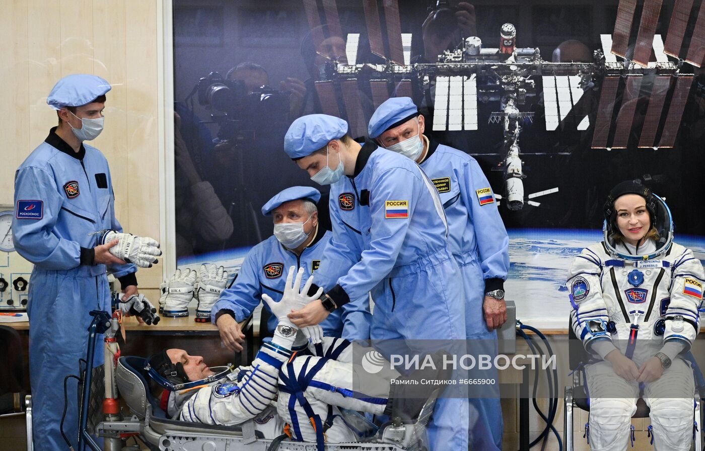 Подготовка к старту ТПК "Союз МС-19" со съемочной группой фильма "Вызов"