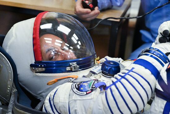 Подготовка к старту ТПК "Союз МС-19" со съемочной группой фильма "Вызов"