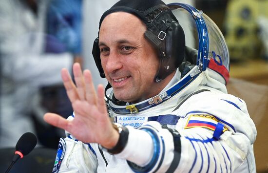 Подготовка к старту ТПК "Союз МС-19" со съемочной группой фильма "Вызов"