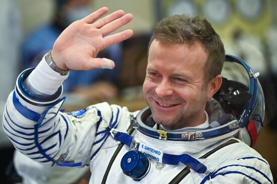 Подготовка к старту ТПК "Союз МС-19" со съемочной группой фильма "Вызов"