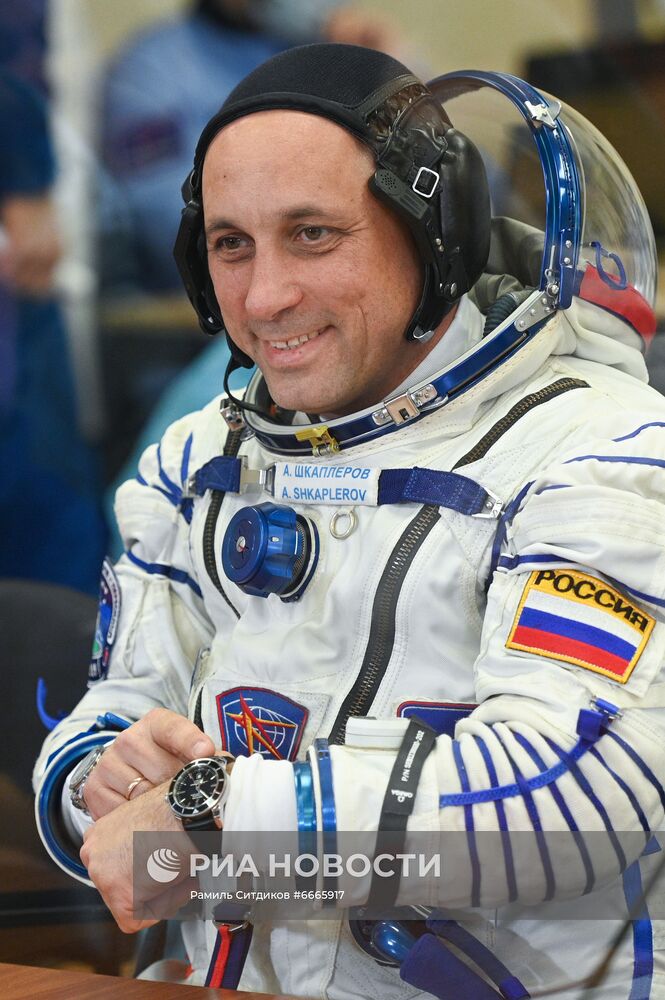 Подготовка к старту ТПК "Союз МС-19" со съемочной группой фильма "Вызов"