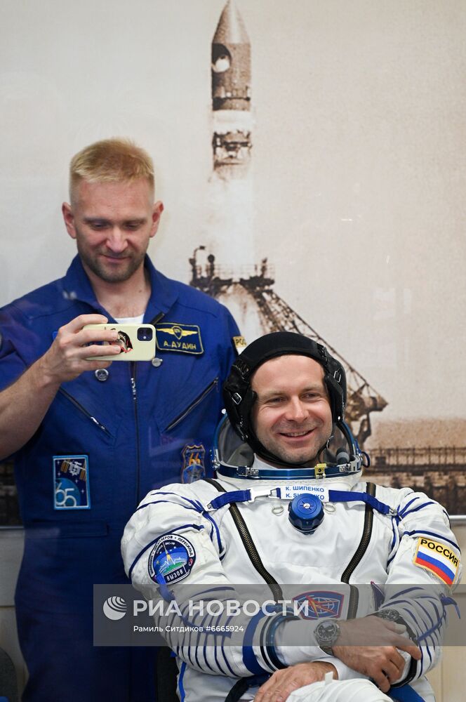 Подготовка к старту ТПК "Союз МС-19" со съемочной группой фильма "Вызов"