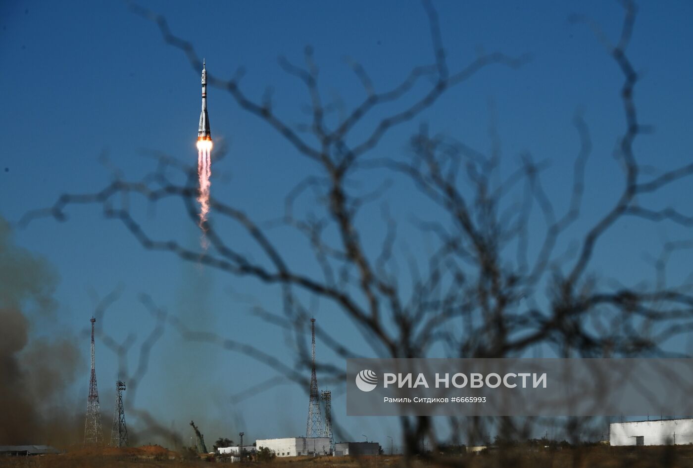 Старт ТПК "Союз МС-19" со съемочной группой фильма "Вызов"