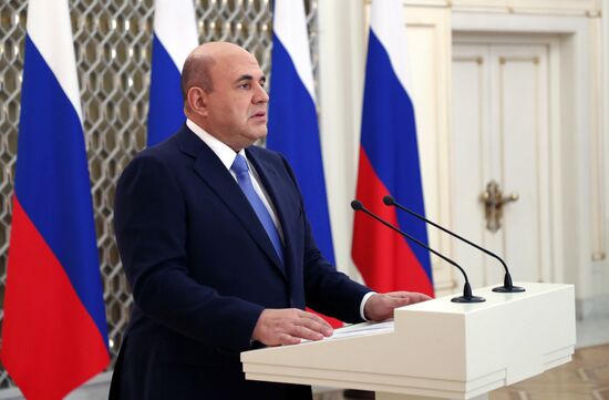 Премьер-министр РФ М. Мишустин вручил премии и почетные грамоты правительства РФ