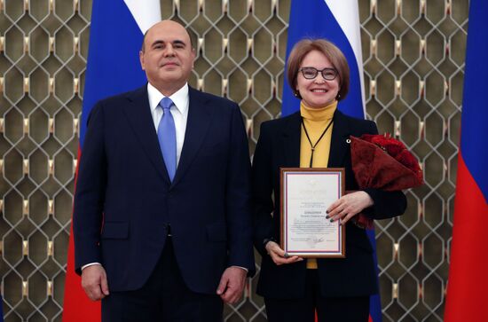 Премьер-министр РФ М. Мишустин вручил премии и почетные грамоты правительства РФ