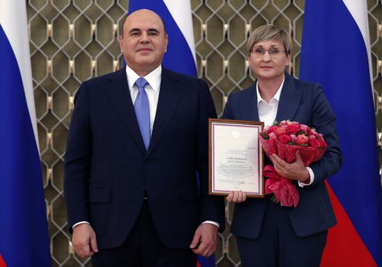 Премьер-министр РФ М. Мишустин вручил премии и почетные грамоты правительства РФ