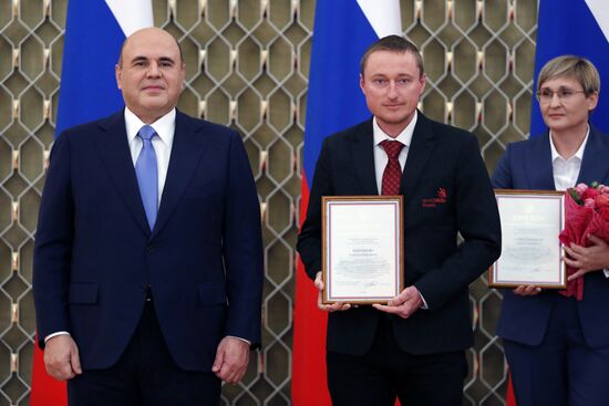 Премьер-министр РФ М. Мишустин вручил премии и почетные грамоты правительства РФ