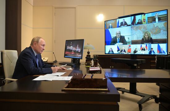 Президент РФ В. Путин провел совещание с членами правительства РФ