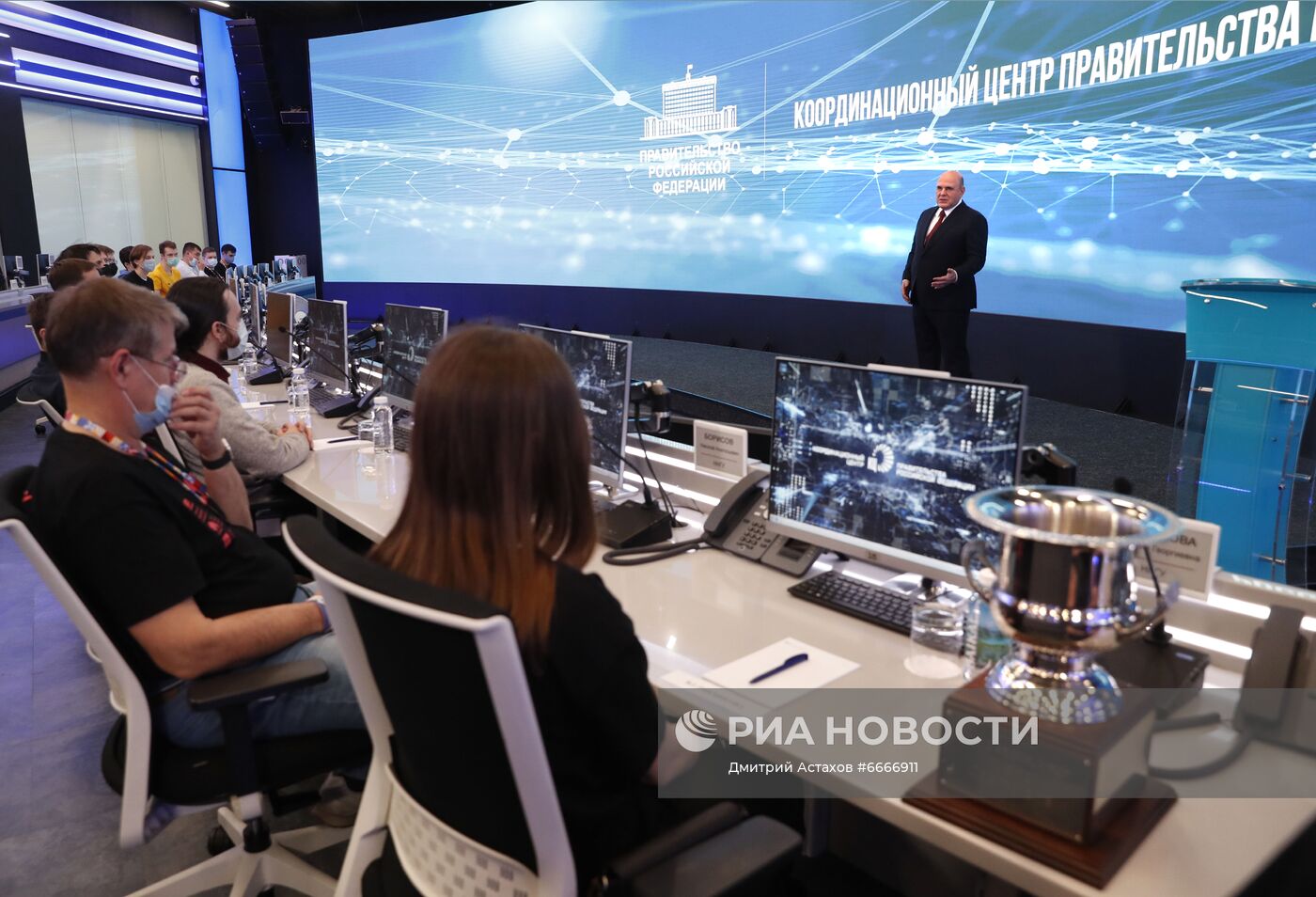 Премьер-министр РФ М. Мишустин встретился с российскими финалистами Международного студенческого ЧМ по программированию