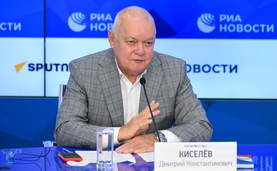 Подписание соглашения  между МИА "Россия сегодня" и ВДФ "Орленок"