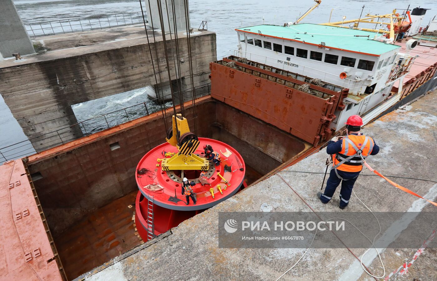 Прибытие новых колес на Красноярскую ГЭС