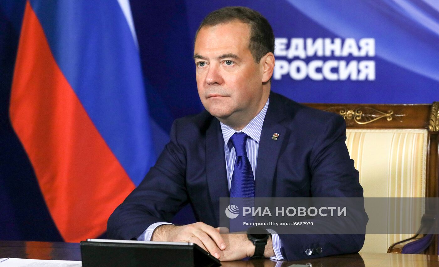 Председатель "Единой России", зампред Совбеза РФ Д. Медведев выступил на образовательном семинаре Высшей партийной школы партии "Единая Россия"