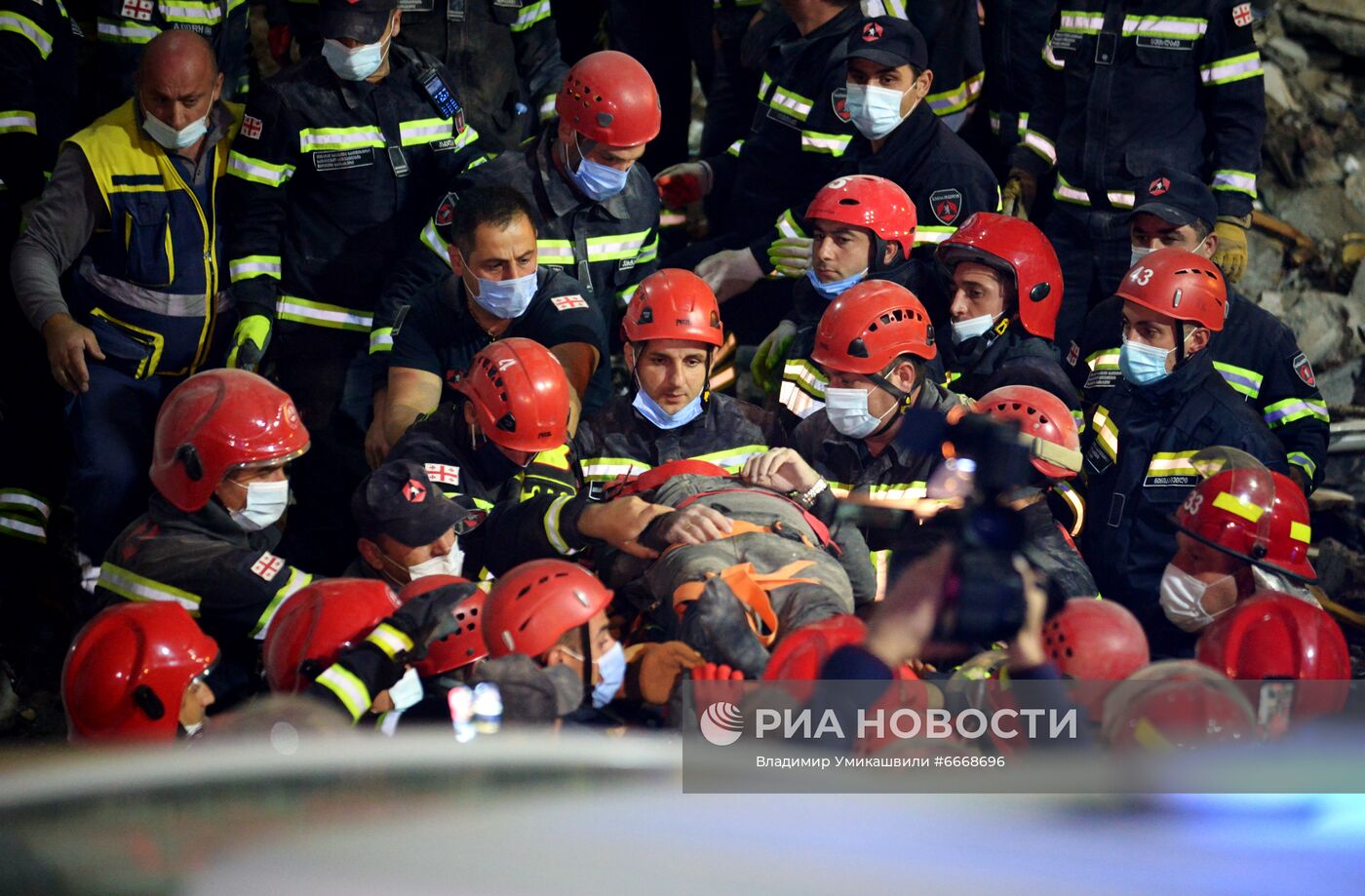 Обрушение части жилого дома в Батуми