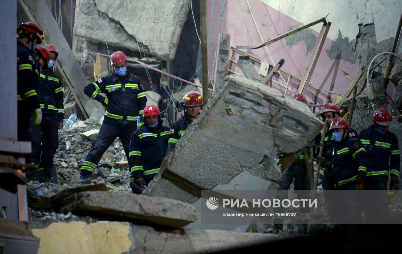 Обрушение части жилого дома в Батуми