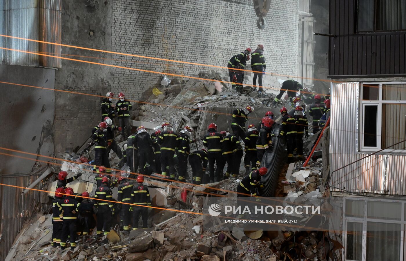 Обрушение части жилого дома в Батуми