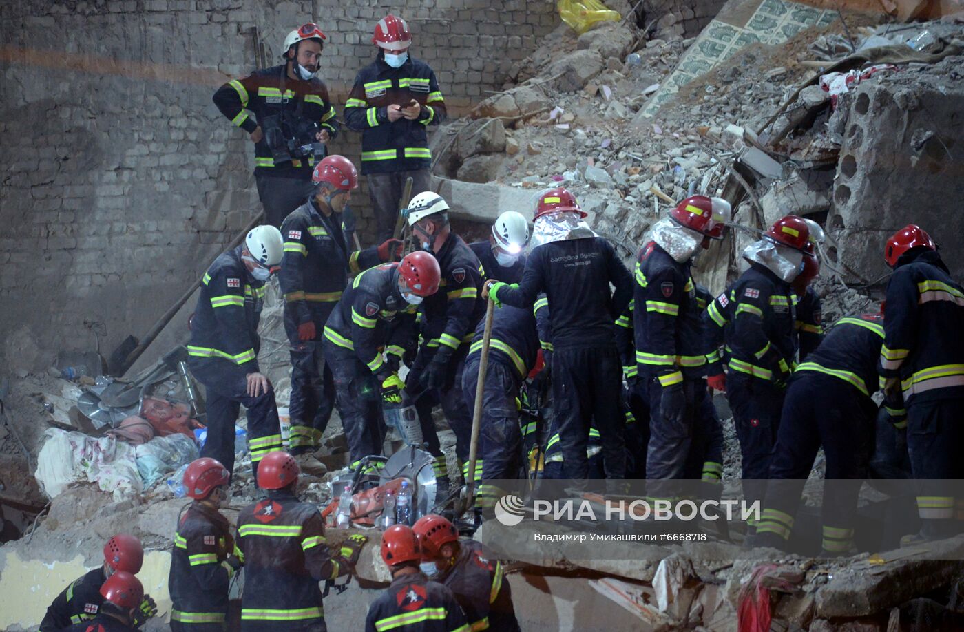 Обрушение части жилого дома в Батуми