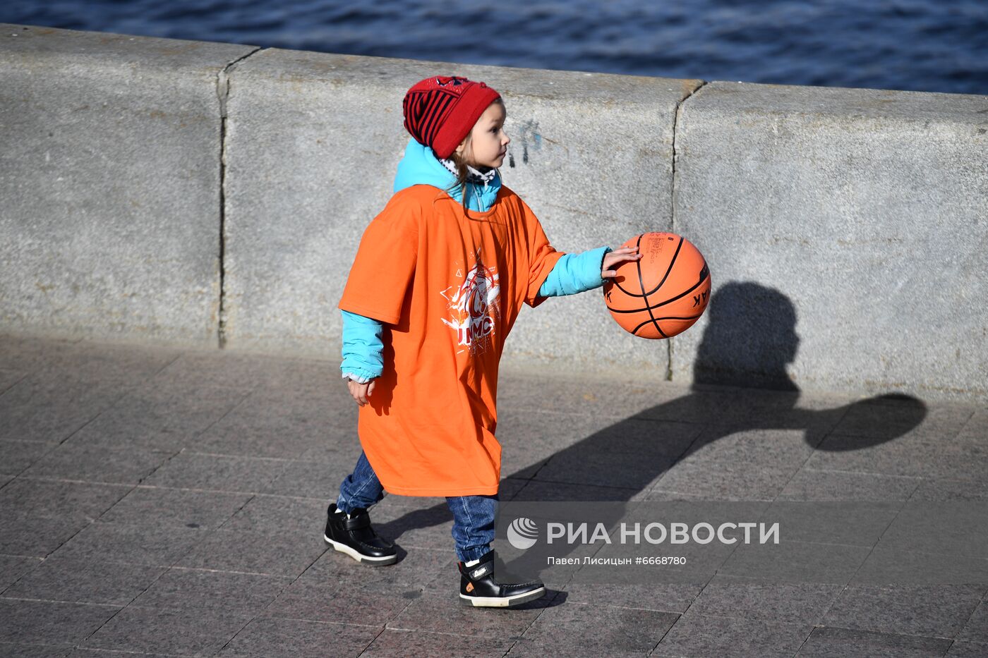 Установка рекорда России по массовому одновременному ведению баскетбольного мяча