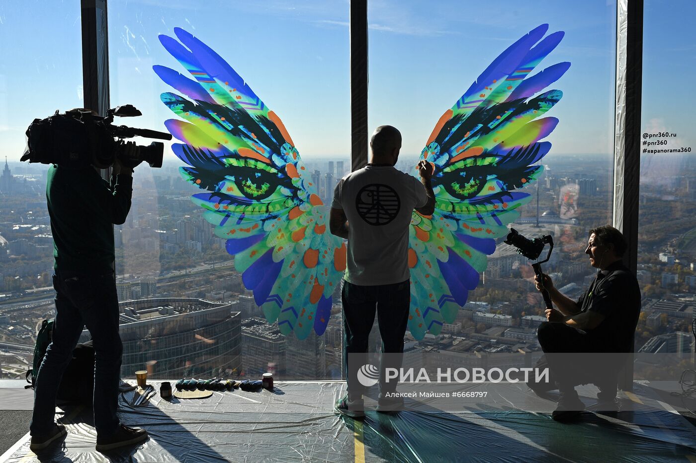 Перфоманс-выставка "Окрыленные Москвой"