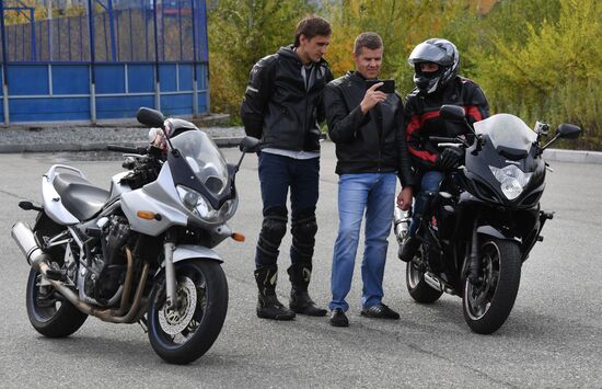 Соревнования по фигурному вождению на мотоциклах во Владивостоке