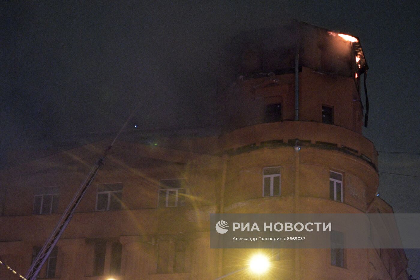 Пожар в жилом доме в Санкт-Петербурге