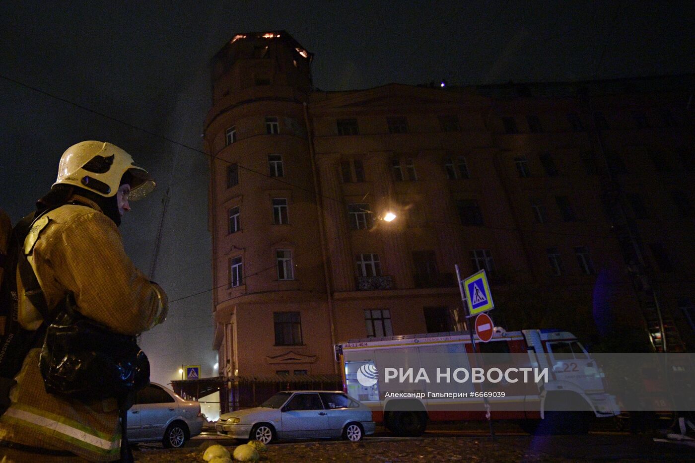 Пожар в жилом доме в Санкт-Петербурге