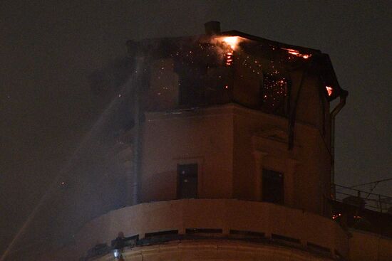 Пожар в жилом доме в Санкт-Петербурге