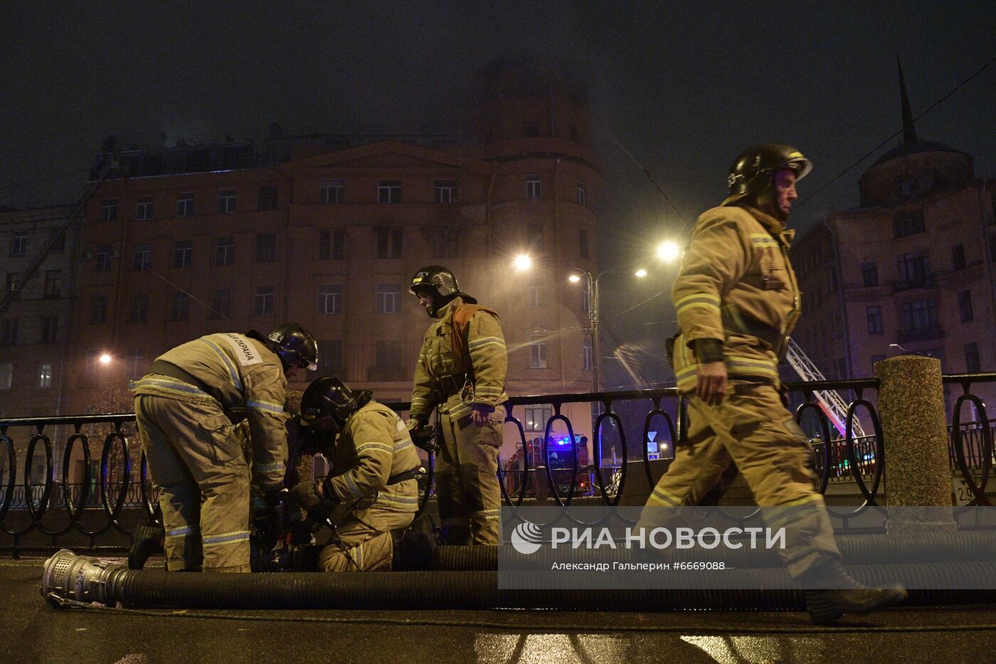 Пожар в жилом доме в Санкт-Петербурге