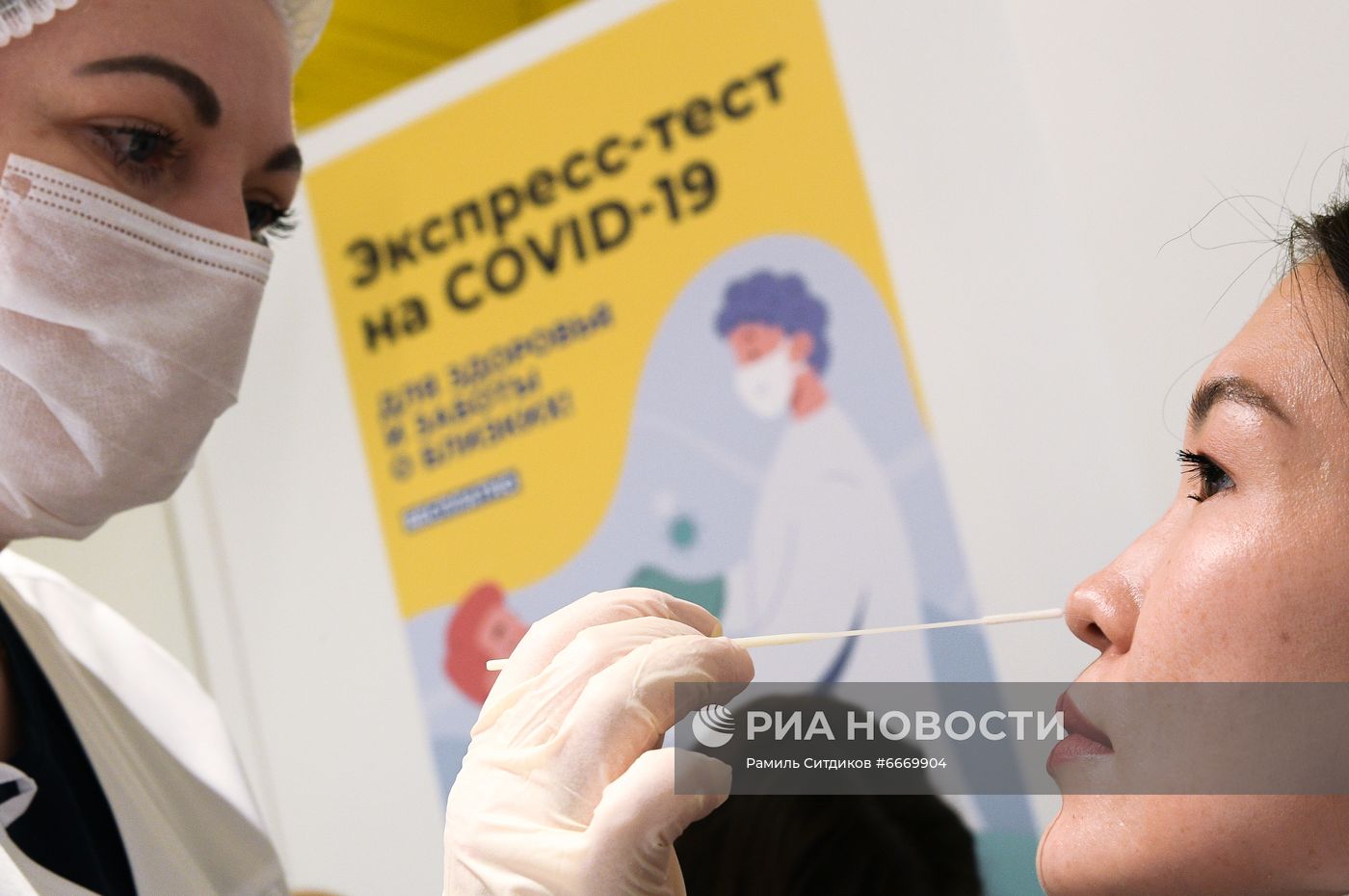 Сдача экспресс-тестов на COVID-19 в ГУМе