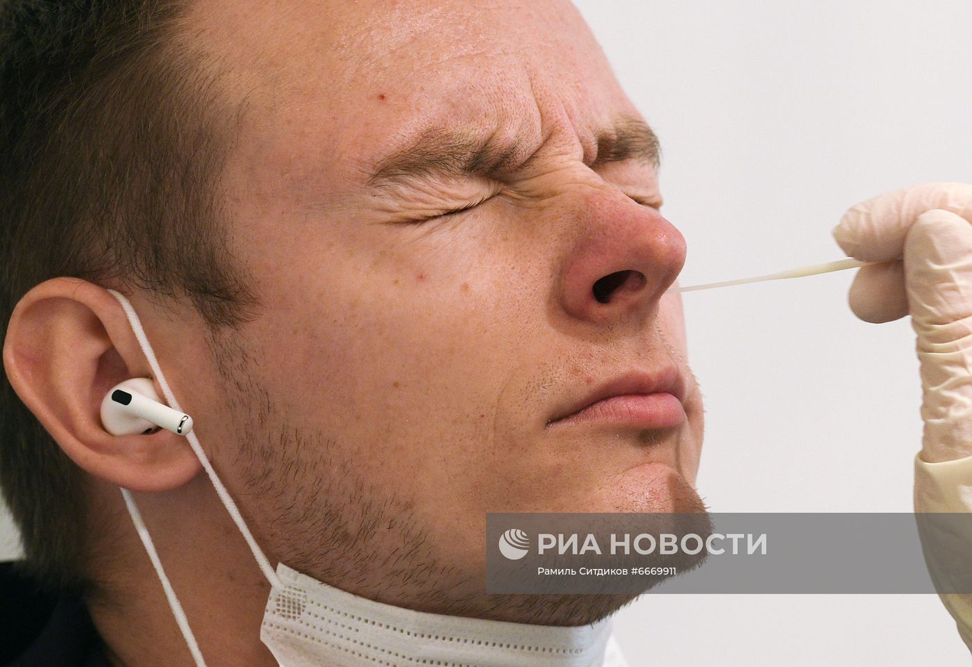Сдача экспресс-тестов на COVID-19 в ГУМе