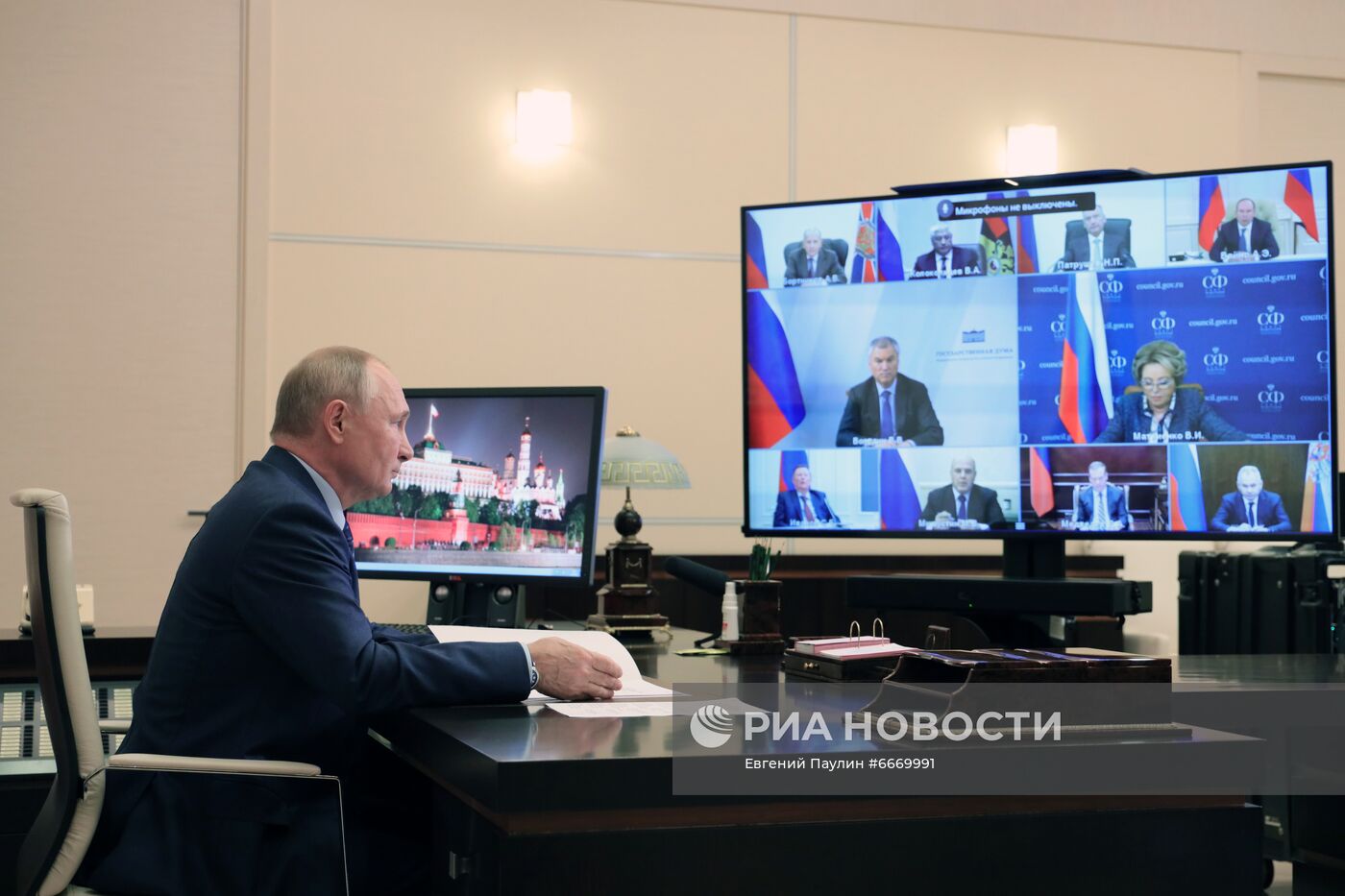 Президент РФ В. Путин провел заседание Совбеза РФ