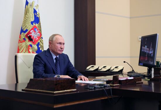 Президент РФ В. Путин встретился с лидером "Справедливой России" С. Мироновым