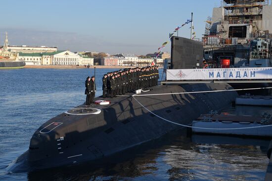 Церемония приема подводной лодки "Магадан" в состав ВМФ