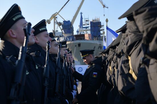 Церемония приема подводной лодки "Магадан" в состав ВМФ