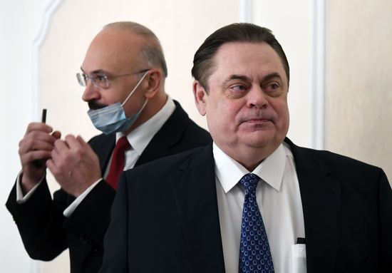 Первое пленарное заседание восьмого созыва Госдумы