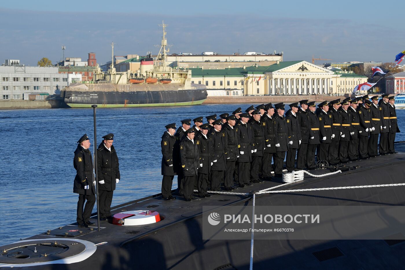 Церемония приема подводной лодки "Магадан" в состав ВМФ